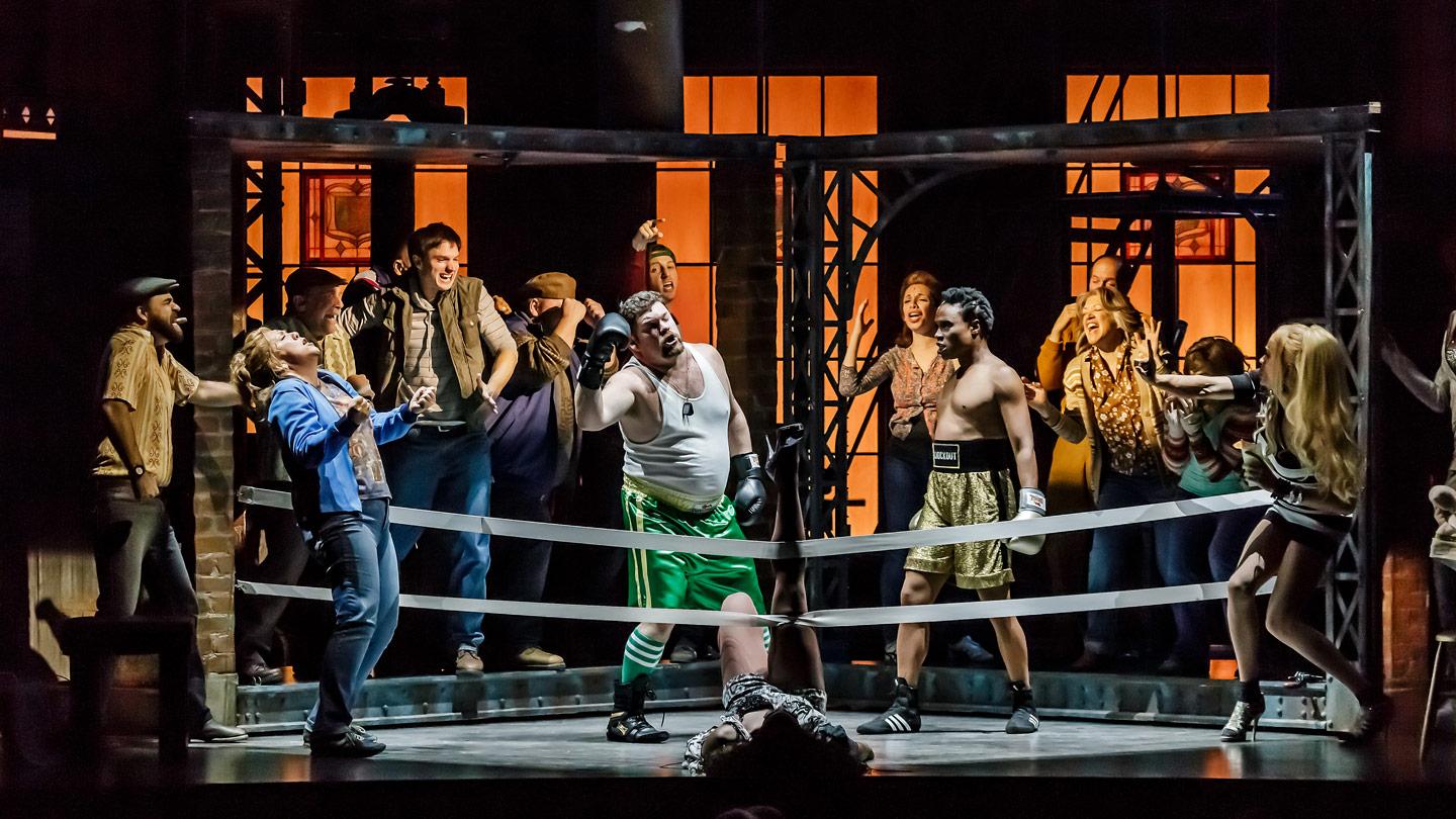 Kinky Boots boxing ring performance and set design on Broadway