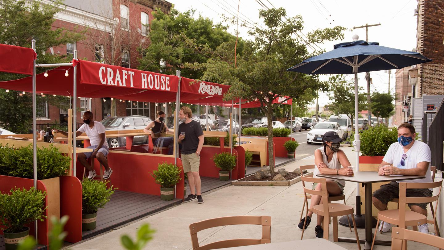 People dining outside of Craft House restaurant in Staten Island