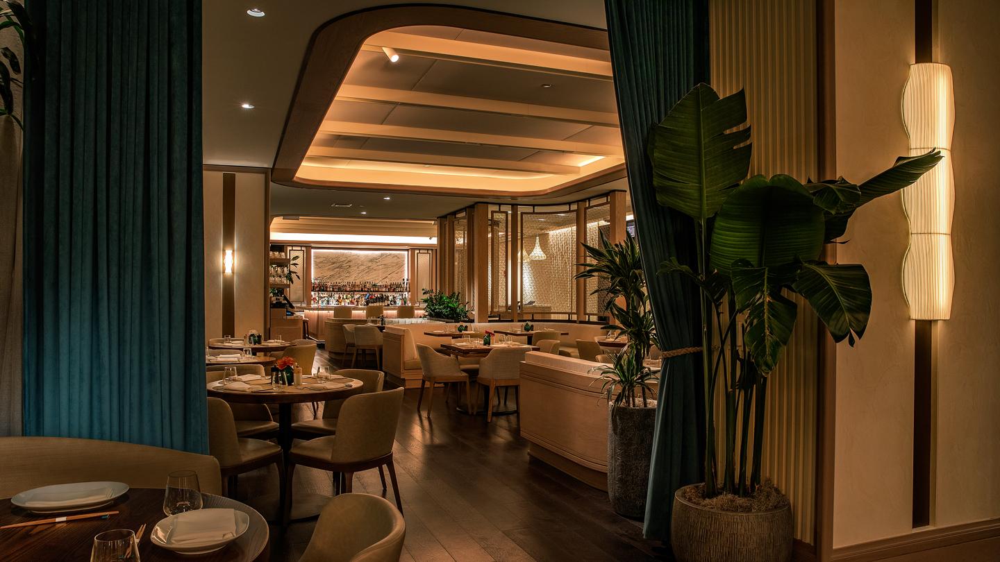 bar of miru restaurant at the st. regis chicago hotel, luxury, interior design