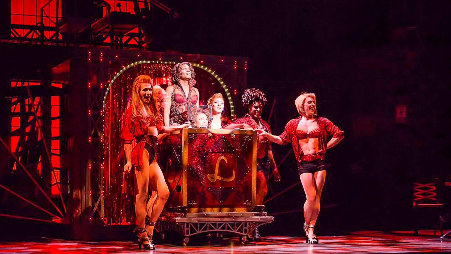 Kinky Boots performance and set design on Broadway